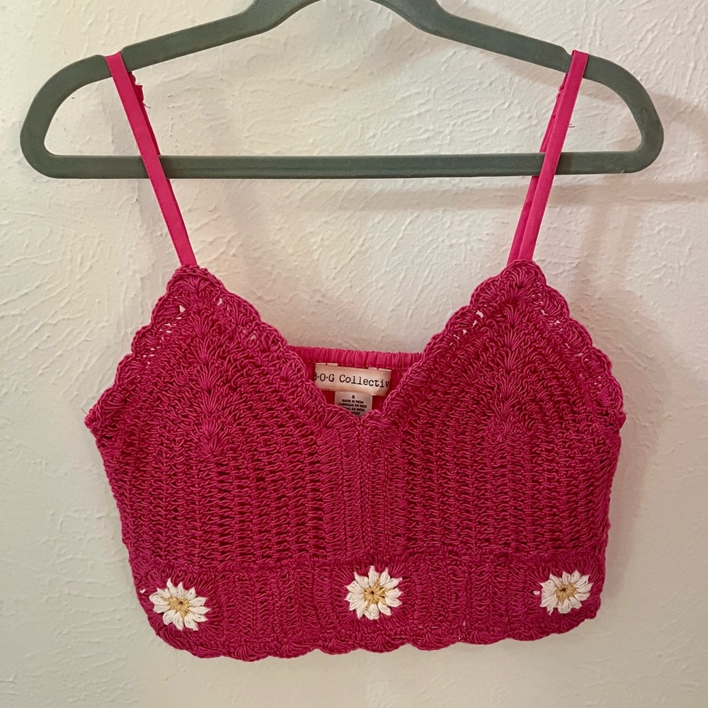 Hot pink daisy cropped tank top